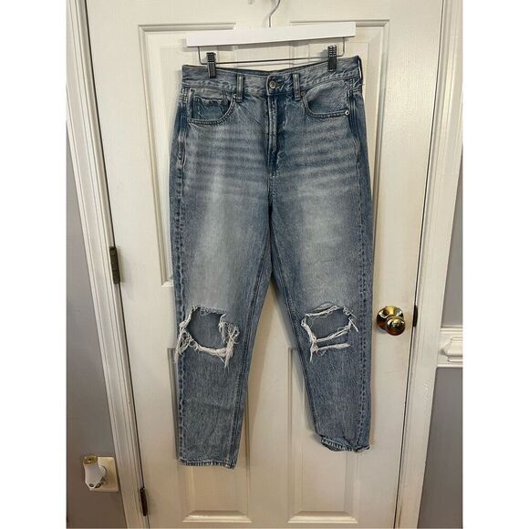 American Eagle Distressed Mom Jeans sz 6 - Picture 1 of 7